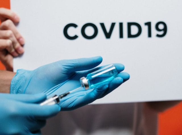 Huisartsen in Raalte vaccineren in gymzaal Carmel College Salland vanaf 14 april