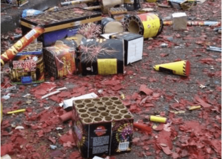 De vuurwerkkaravaan van de gemeente Raalte komt er weer aan