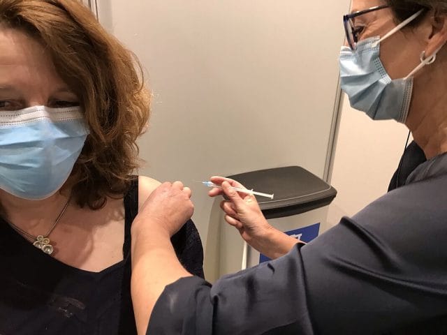 In IJsselland haalt bijna iedereen met een uitnodiging coronavaccinatie