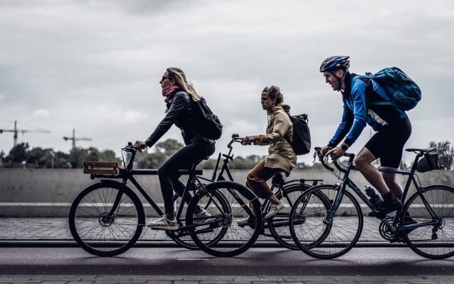 Fiets corona de wereld uit