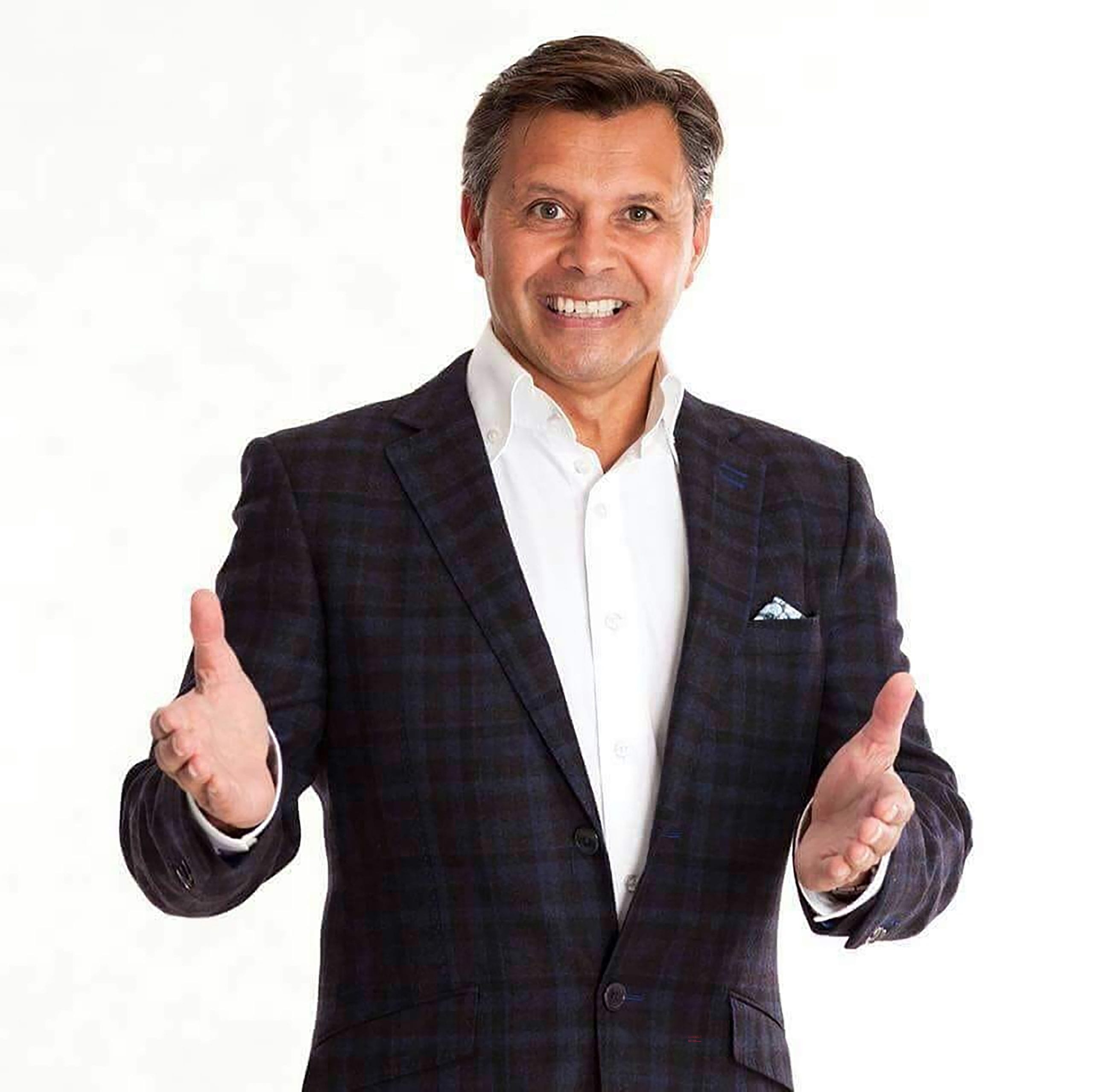 Tenor Eric Milton geeft op dinsdag 1 maart bij Cultureel Café Heino in