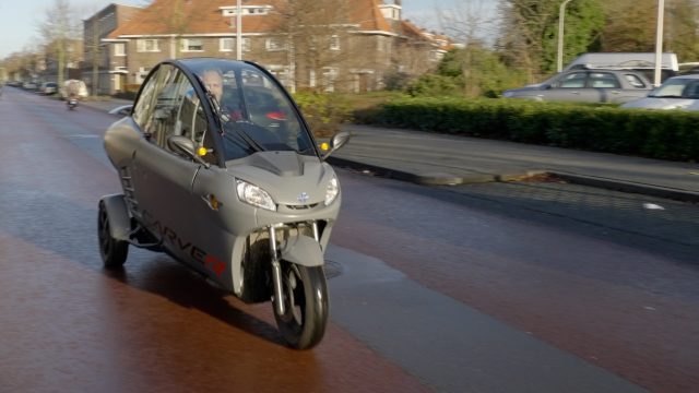 TV uitzending Het Groene Oosten: Energiefabriek in de vorm van een zonnebloem en alternatieve voertuigen in de strijd tegen fileleed