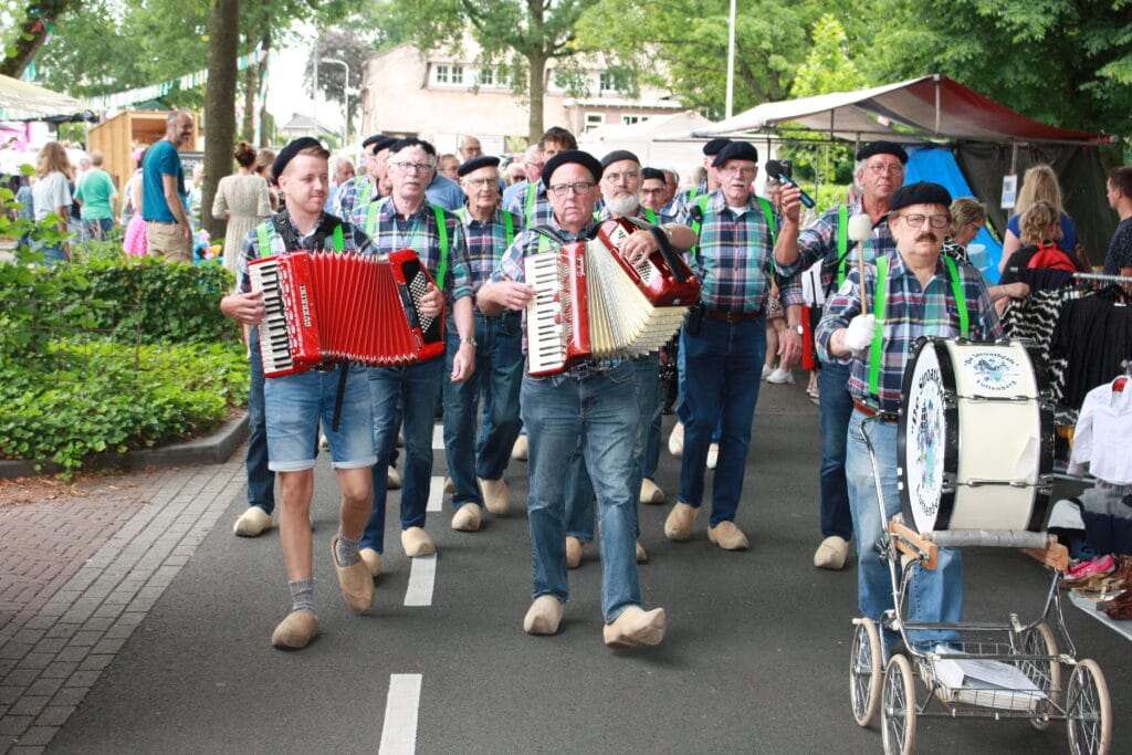 Geslaagd straatkorenfestival in Luttenberg