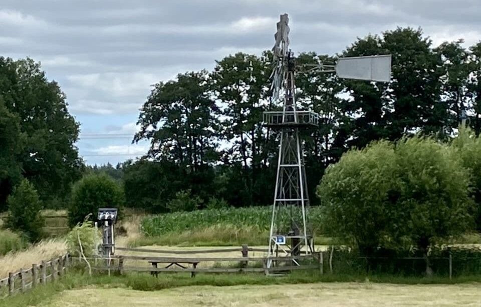 Help de historische Amerikaanse Windmolen van bioboer Overesch in stand te houden