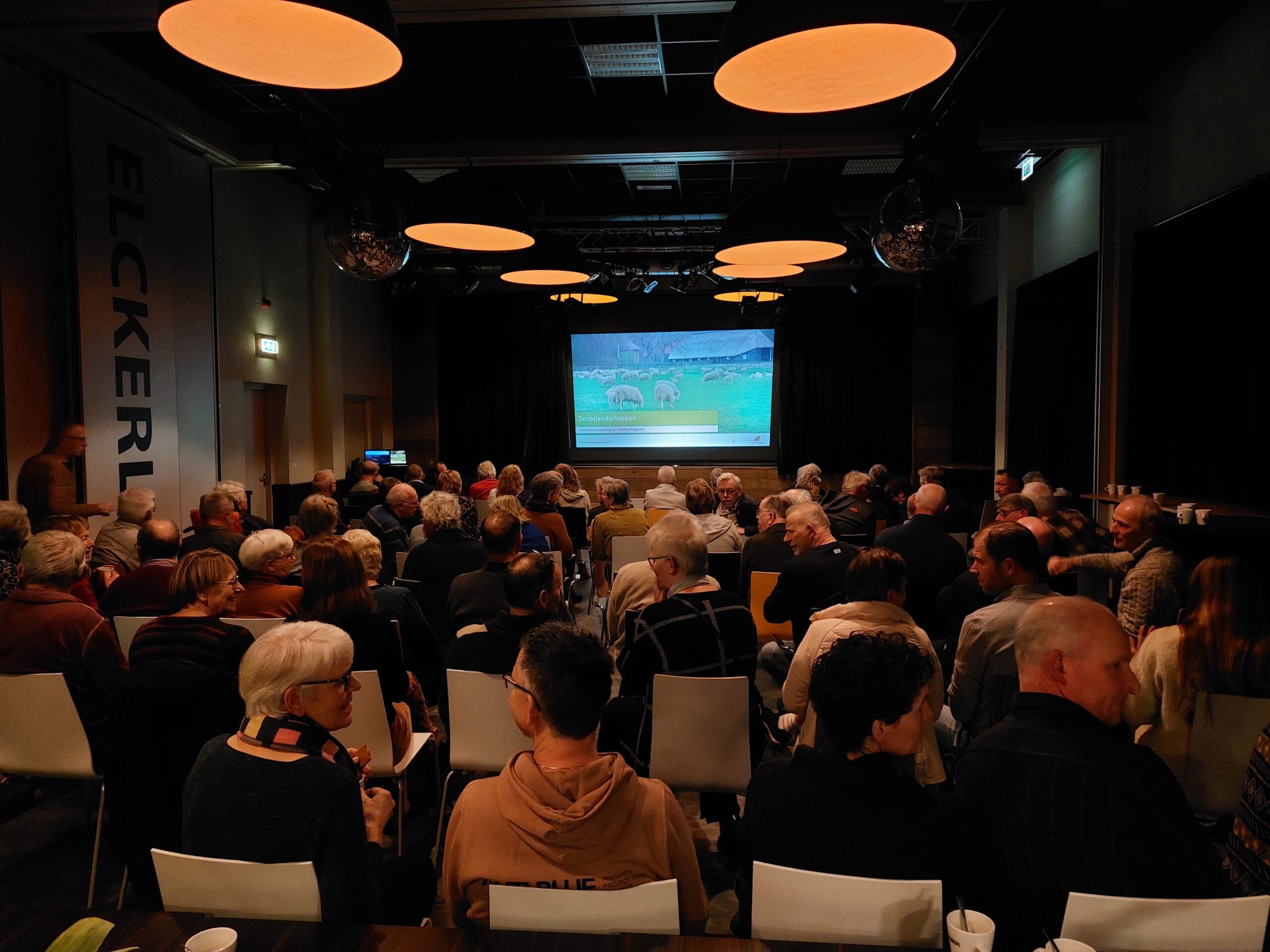 Volle zaal bij filmavond Dorpslandschappen Overijssel bij Elckerlyc Luttenberg