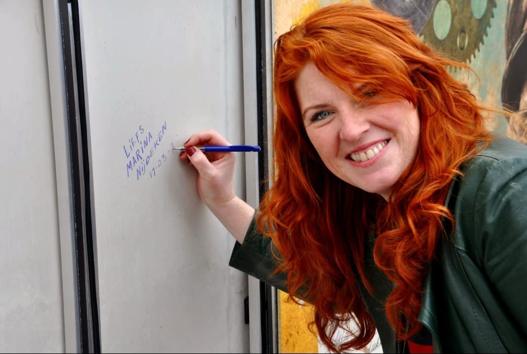 Overhandiging portretten kunstwerk Ter Stege Tunnel Olst