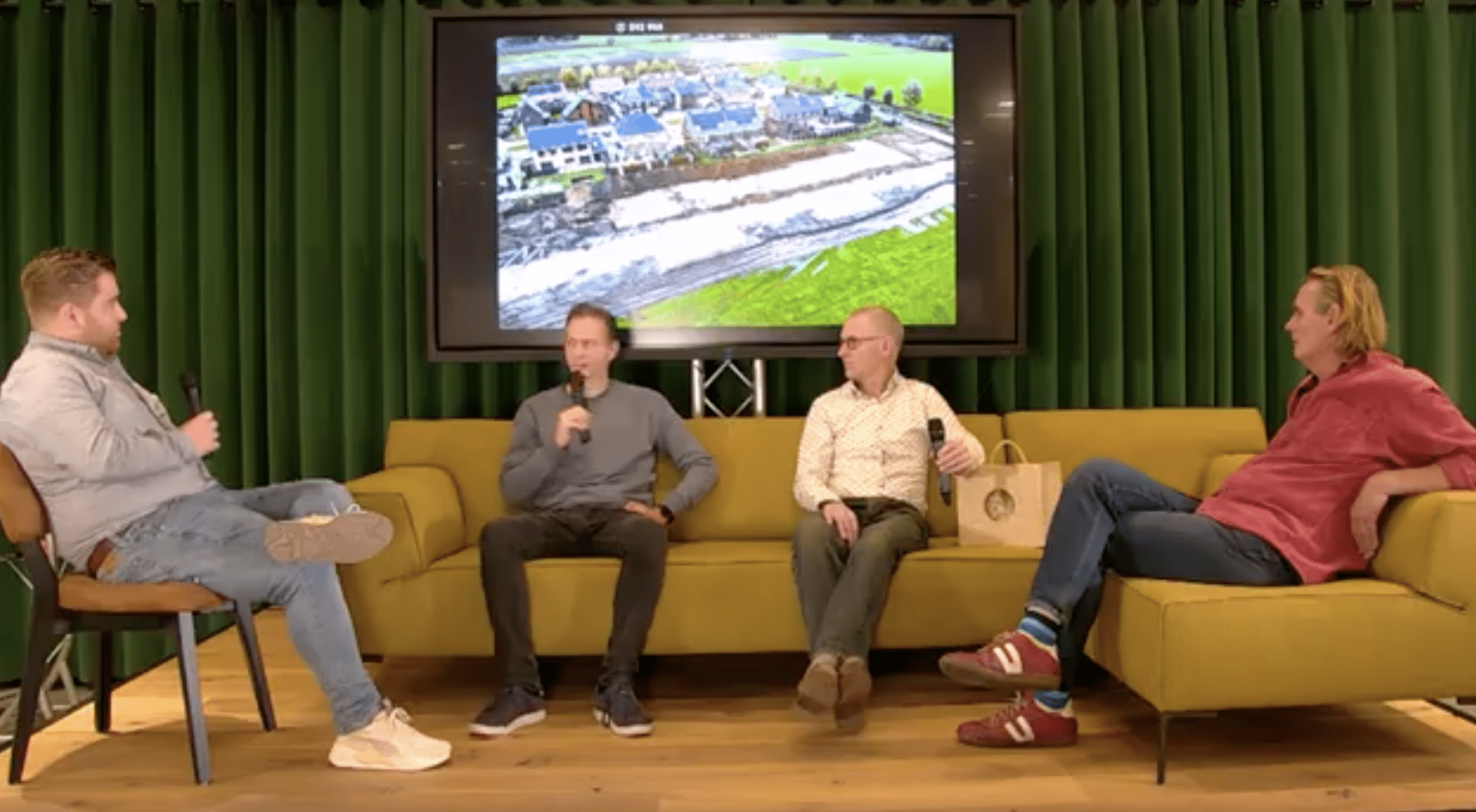 Watvinnie? Met je vrienden een hele straat bouwen | Strobox bouwt met stro van Sallandse grond