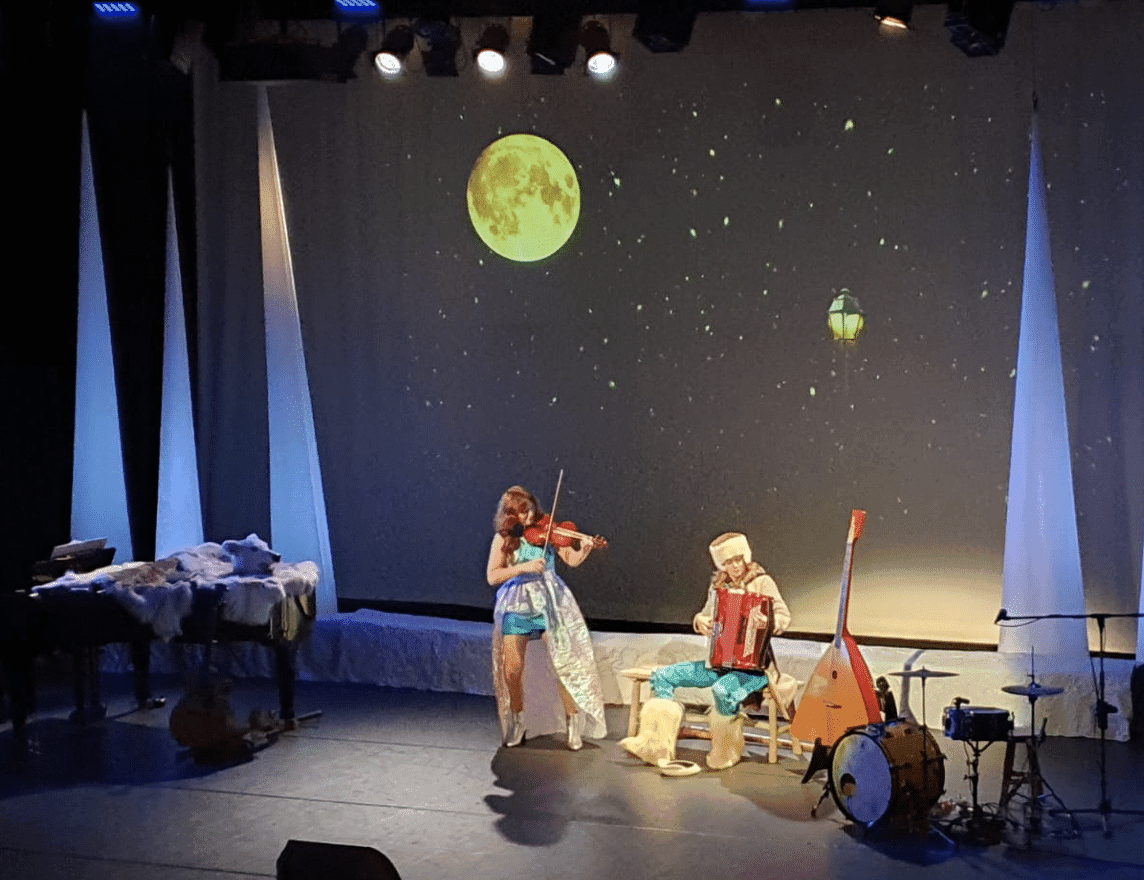 Maartje en Kine zoeken ‘Sneeuwbeesten’ en komen MuSing in Raalte tegen