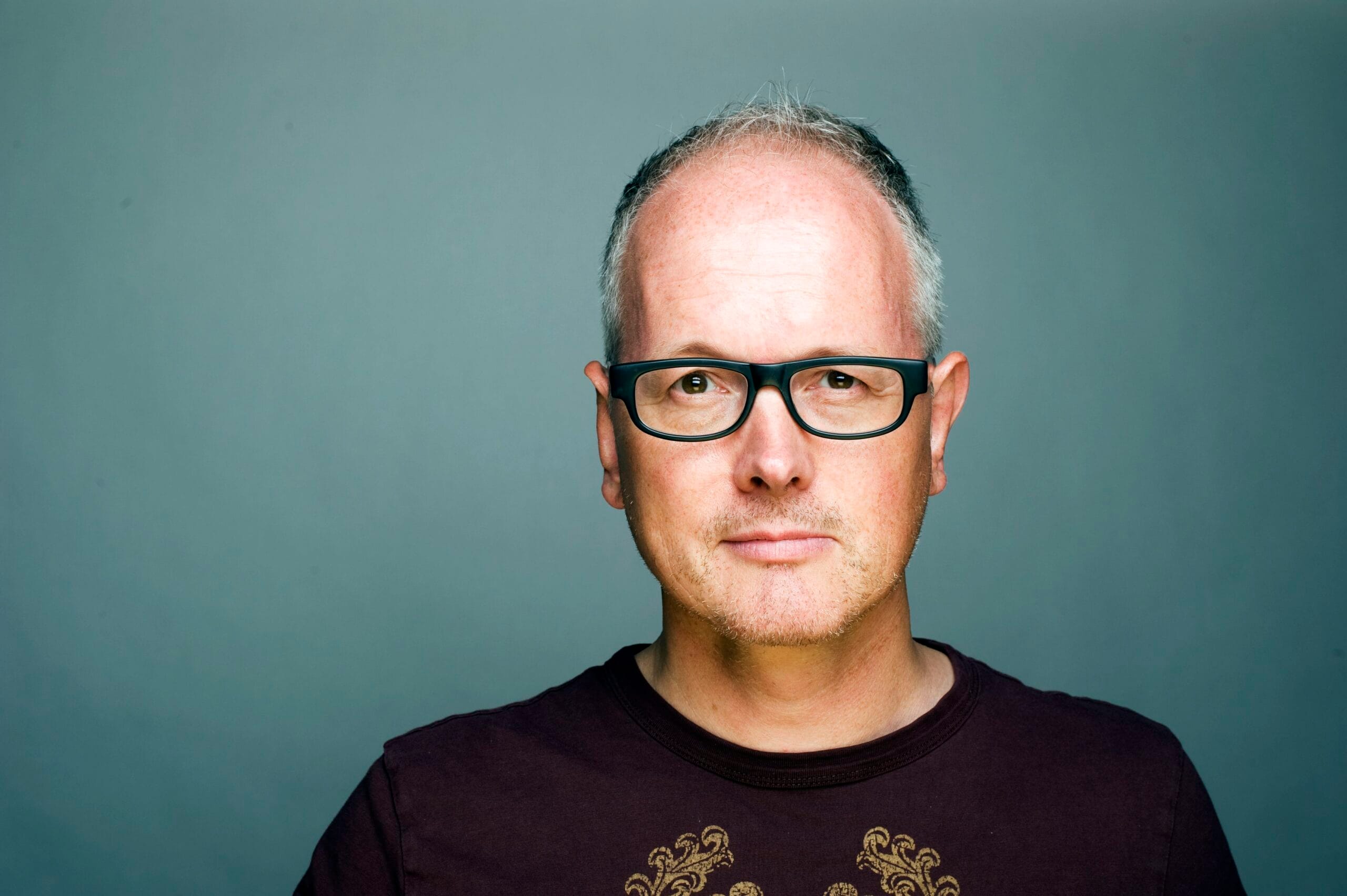 Kees van Amstel was met ‘Vluchtweg vrijhouden’ in het HOFtheater Raalte