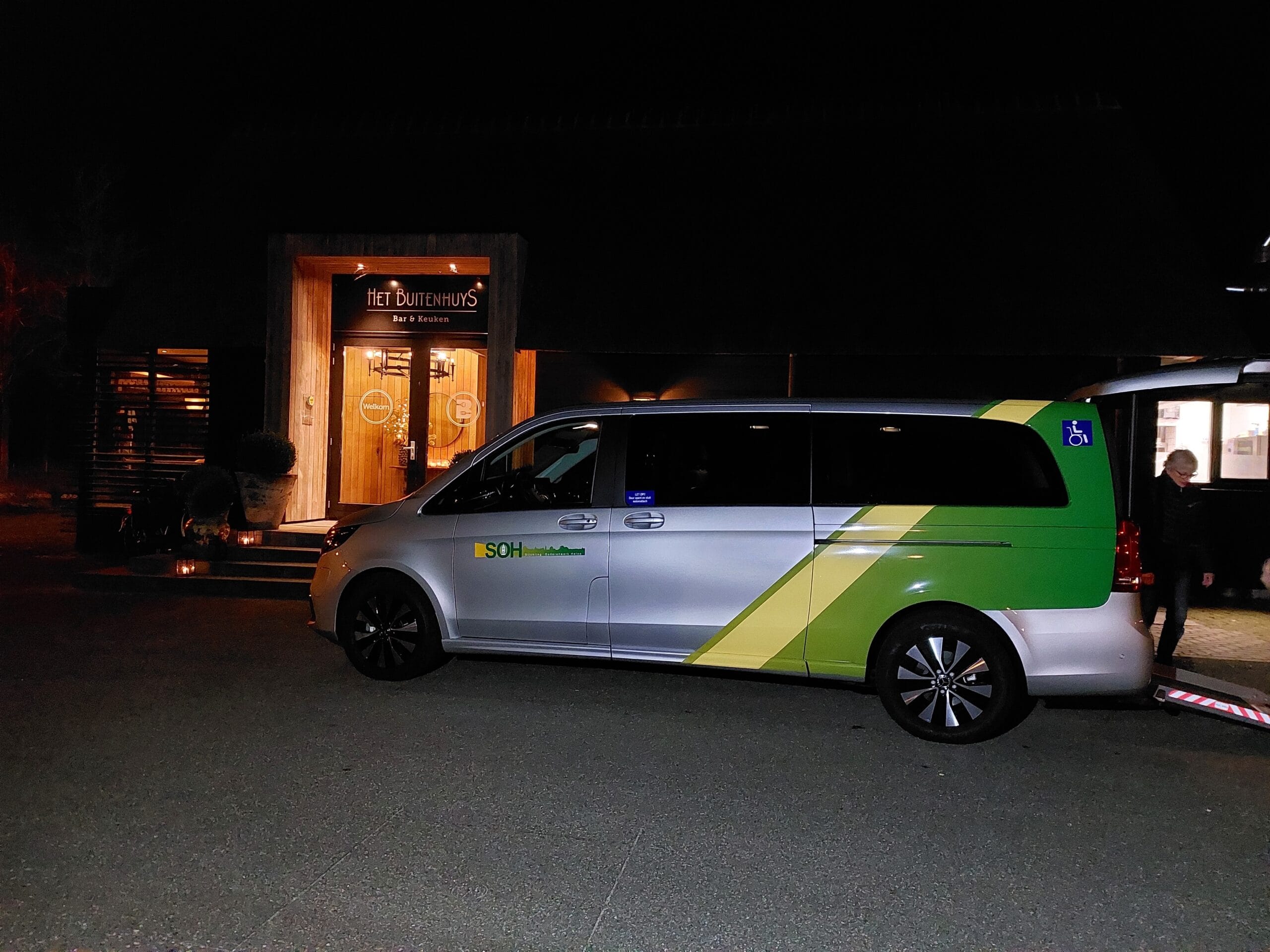 Stichting Ouderenwerk Heino presenteert nieuwe rolstoelauto