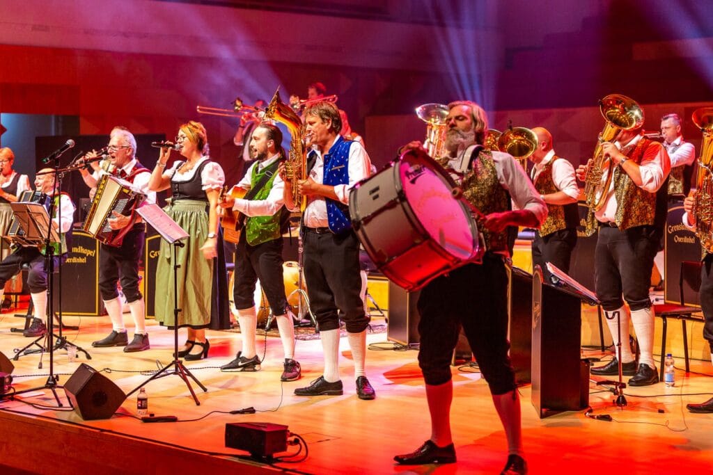 Frühshoppen met de  Grenslandkapel in het Holstohus Olst