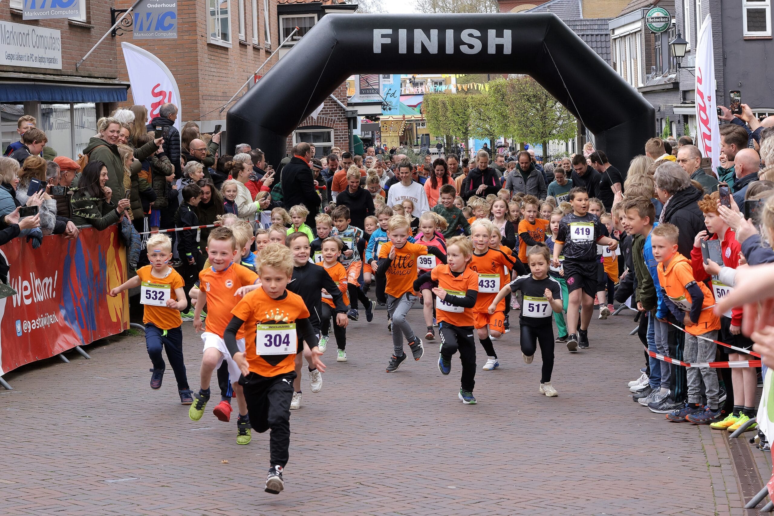 Koningsloop Wijhe op vrijdagavond 26 april