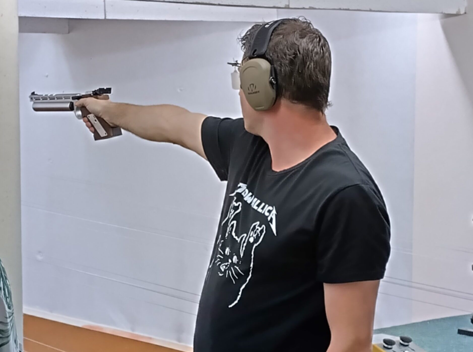 Nieuwleusenaar Eddie Kragt Nederlands Klassekampioen luchtpistool schieten