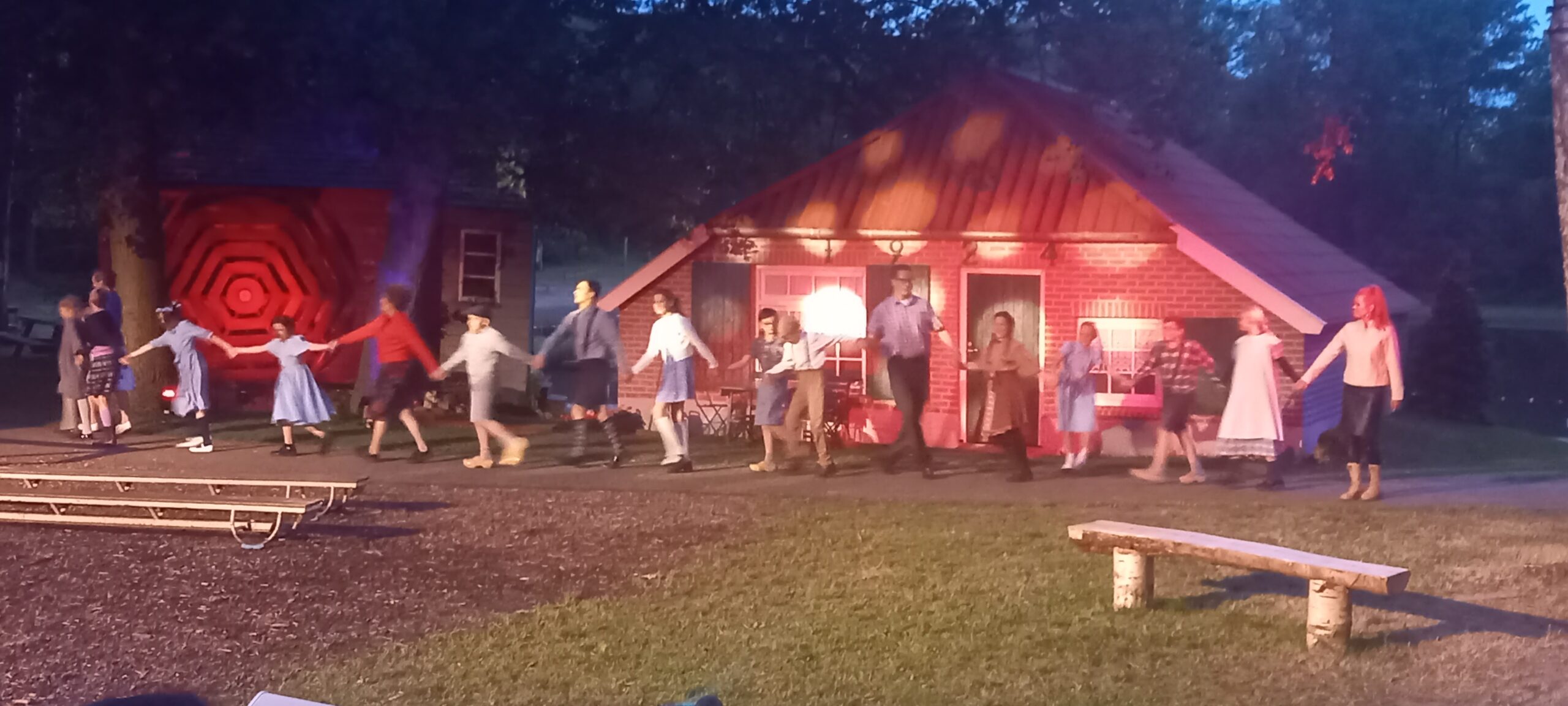 Oude schooljuffrouw Jenneke van Doesburg bekijkt ‘De nieuwe schooljuffrouw ! ‘