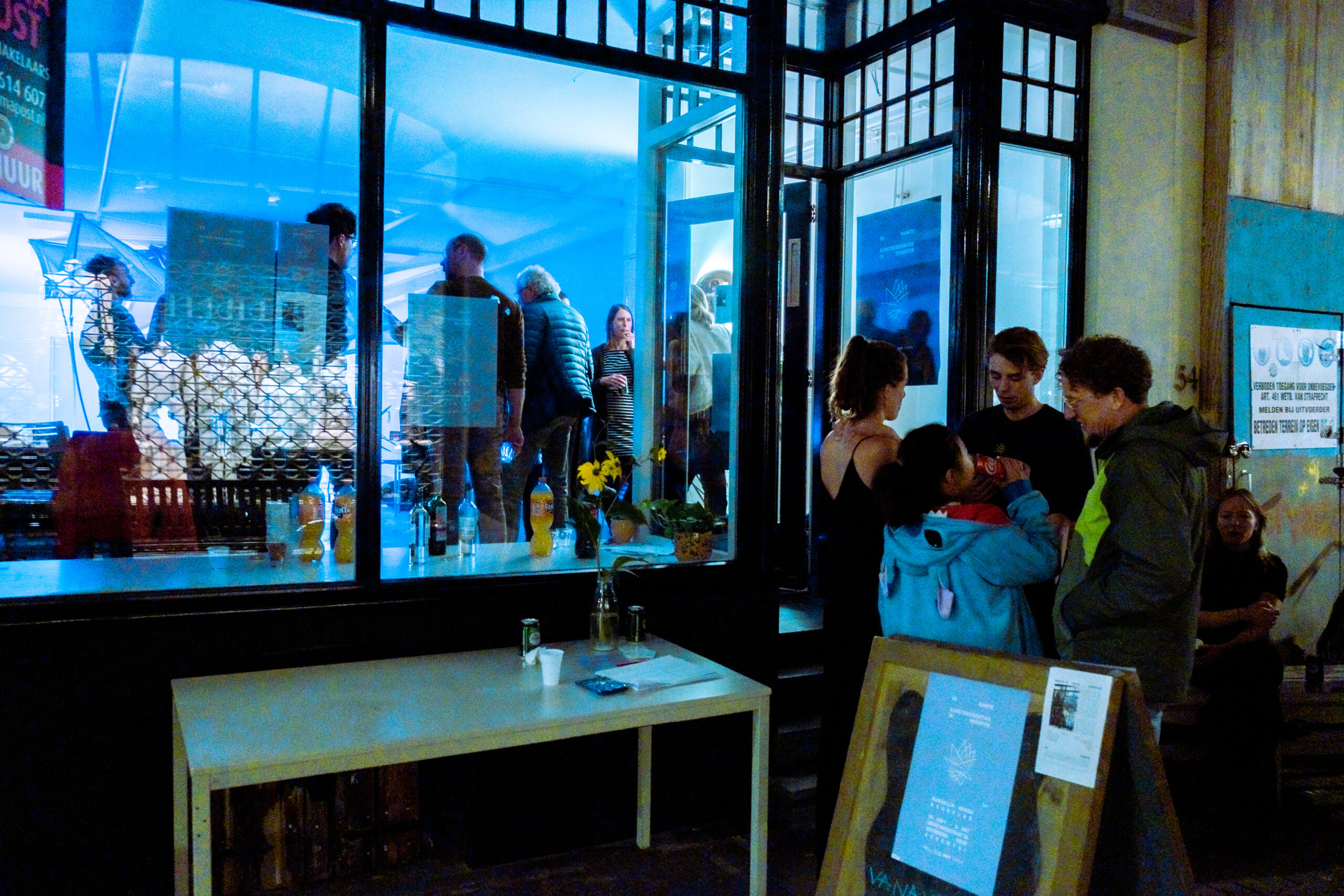 Residenten De Ruimte presenteren zich tijdens de laatste editie van het Ruimte Café Deventer