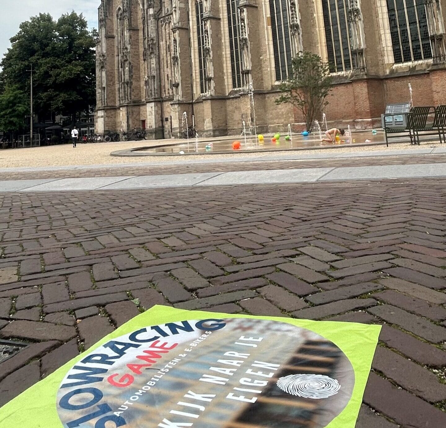 Maak je klaar voor spetterende waterpret, spannende jeu de boules en coole Slow Racing op het Grote Kerkhof in Deventer