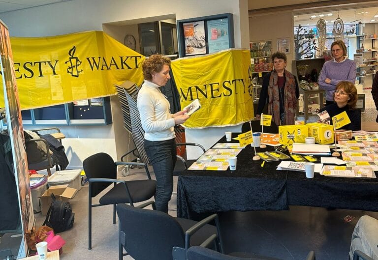 Schrijfactie Amnesty International in Olst
