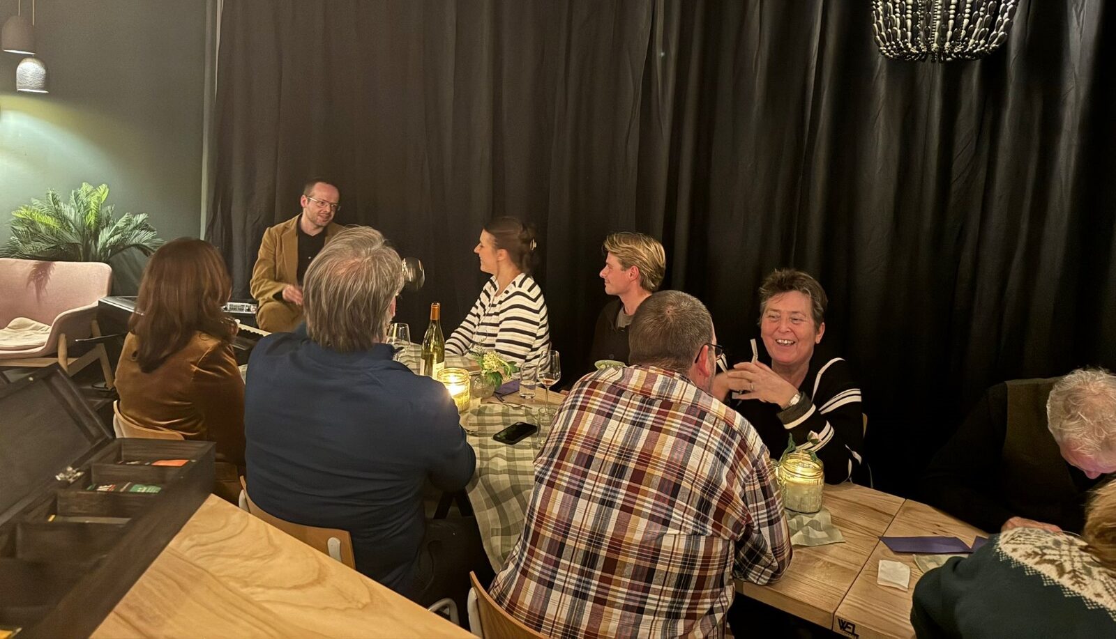In het Holstohus omarmde de Eiffeltoren de Olster molen