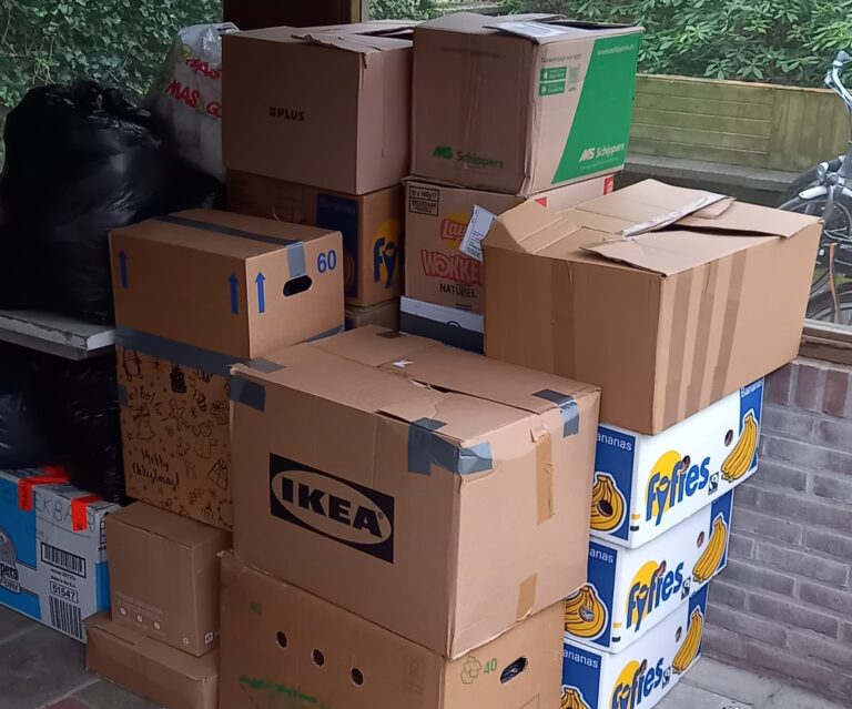 Warme winterjassen-actie in Luttenberg. En ook truien, dekens, vesten, schoenen…