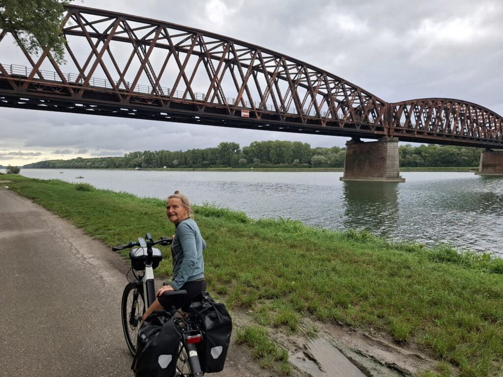 Agnes fiets Rijnbrug