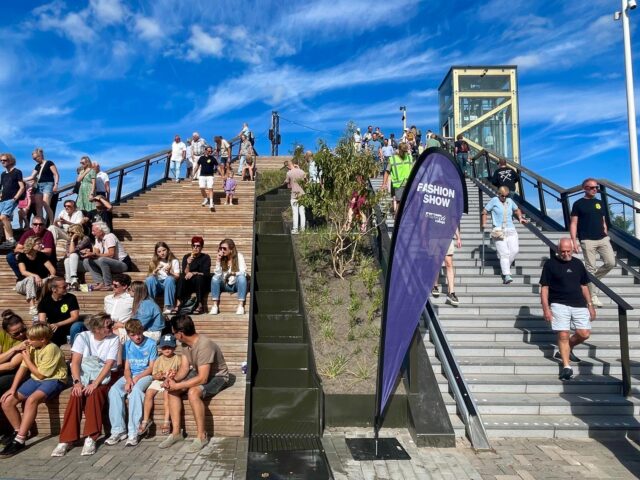 De nieuwe Passerelle bij het station in Zwolle is geopend