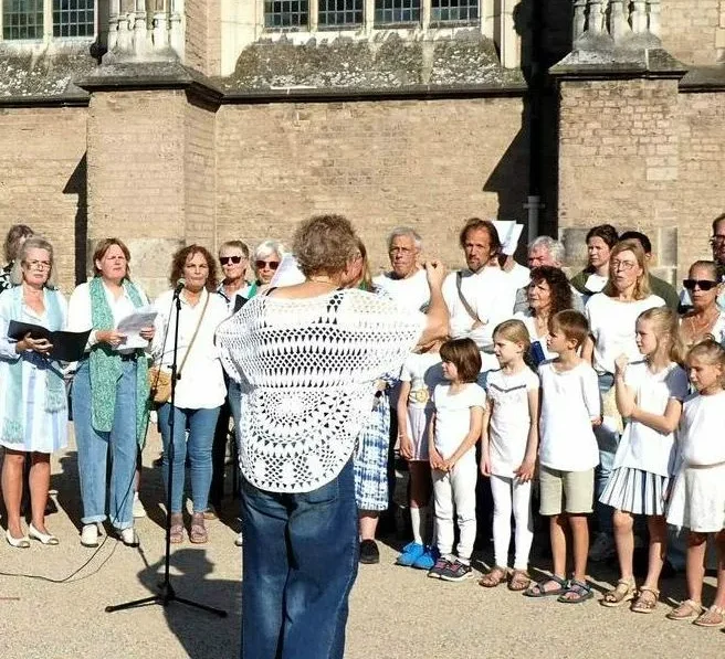 Lopen en zingen voor vrede in Deventer