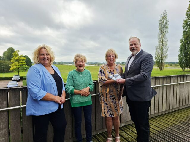Eerste Beleefkaart Olst-Wijhe officieel overhandigd