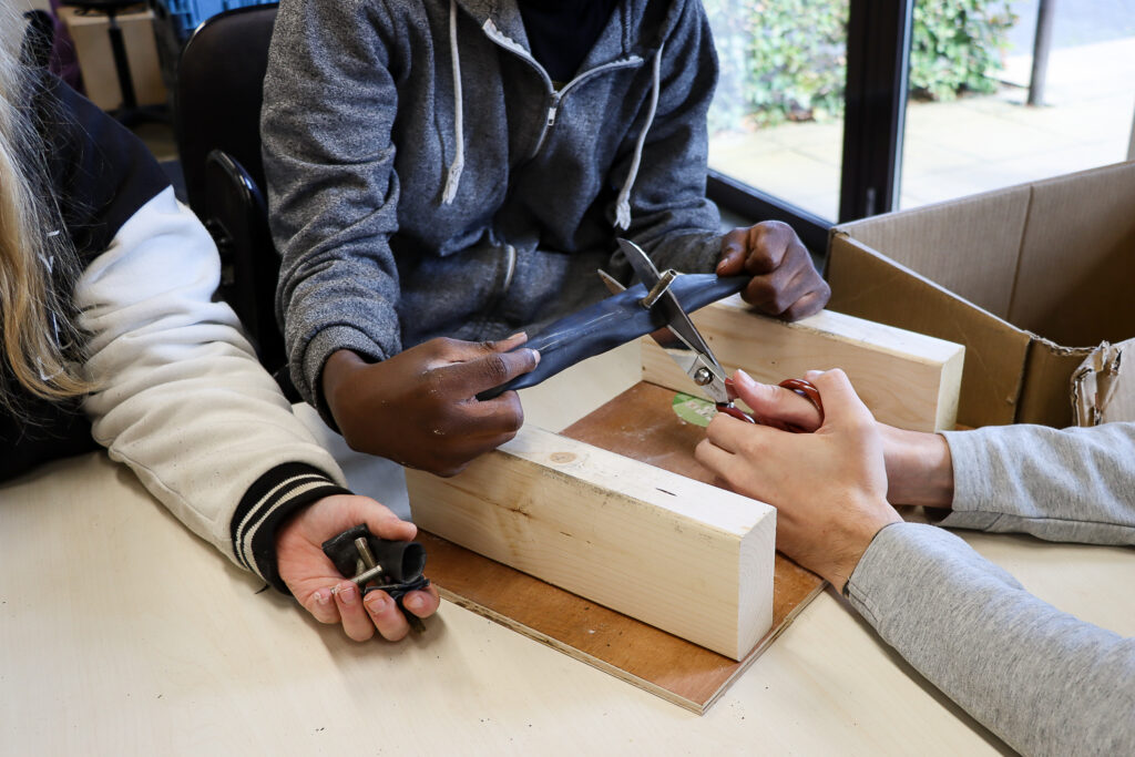 Van binnenband tot buitenkans: oude fietsbanden krijgen nieuw leven in Zwolle