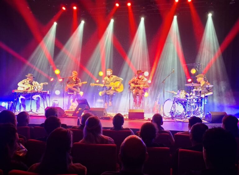 Høken, hunkeren en heilige herrie: een avond met De Heinoos in het HOFtheater