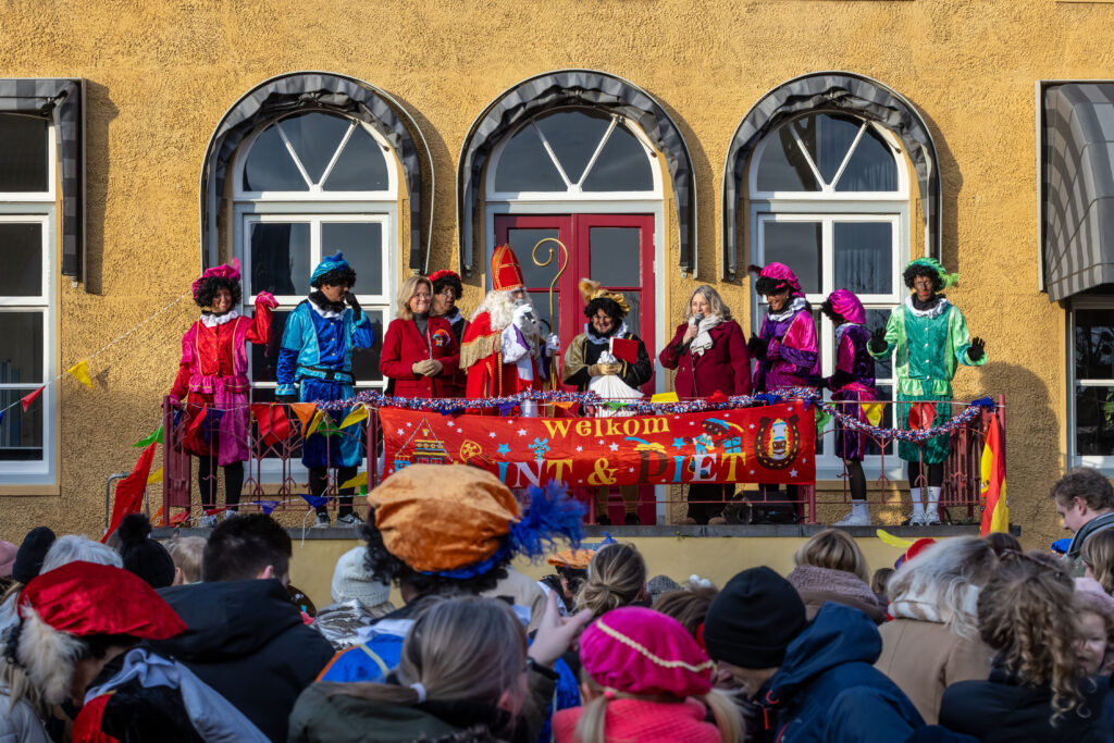 Sinterklaas en zijn Pieten zijn weer veilig aangekomen in GASTVRIJ WIJHE