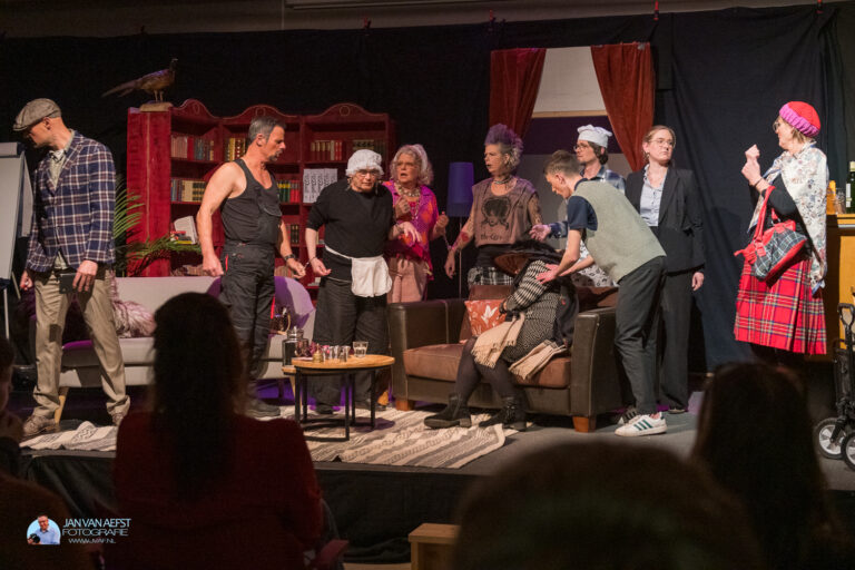 Fotoverslag succesvolle optredens toneelvereniging Tavenu in Wijhe