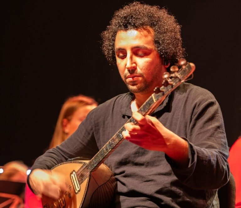 Tent van Oosten laat het oosten en het Oosten elkaar ontmoeten. Podcast met samensteller Jawdat Shaboo