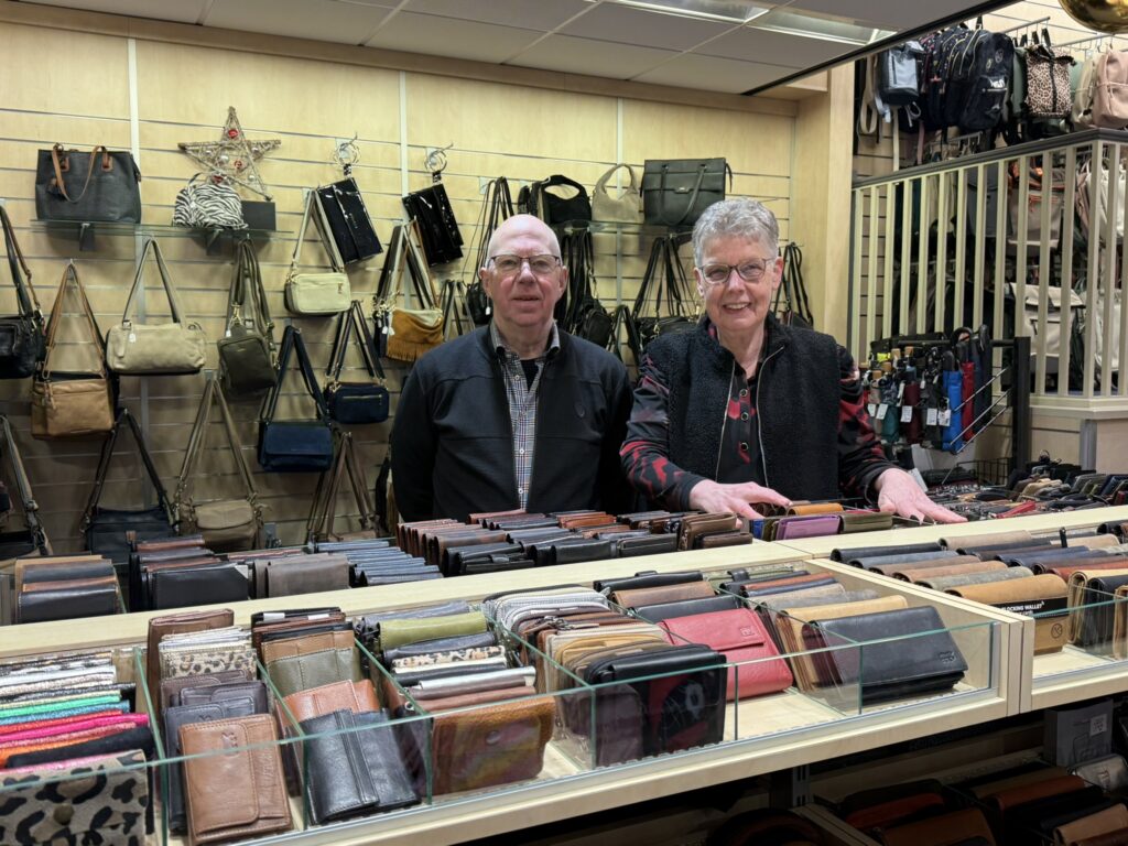 Na 58 jaar stopt de iconische tassenwinkel Schulten Lederwaren in Raalte
