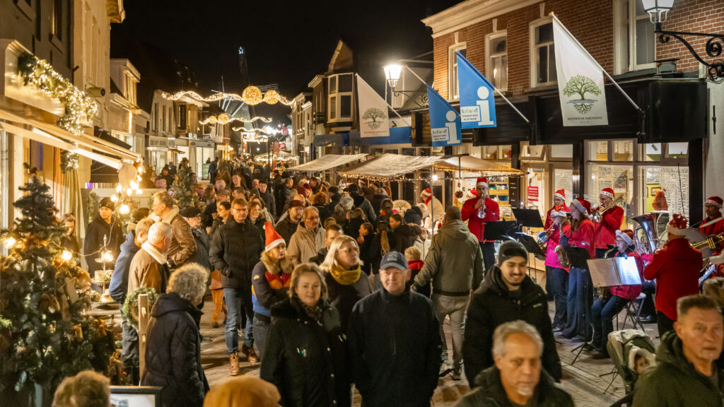 Kerstmarkt in Gastvrij Wijhe trekt ook dit  jaar weer veel belangstelling.