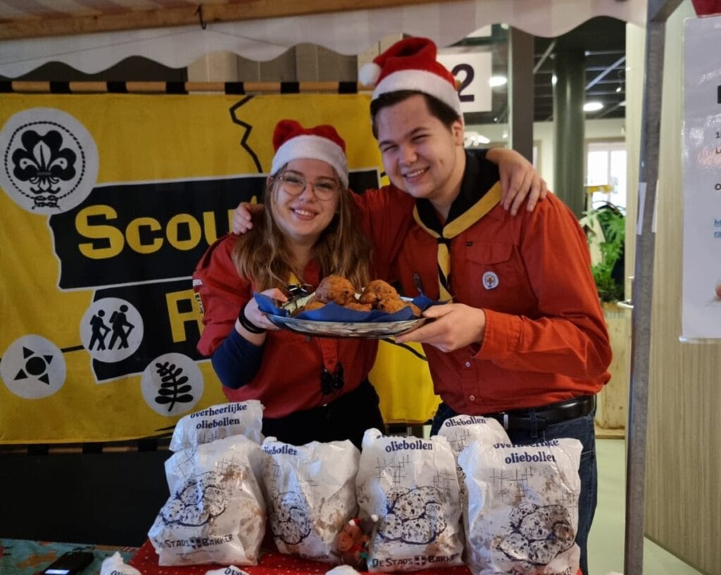 De oliebollenactie van Scouting Raalte is weer van start gegaan