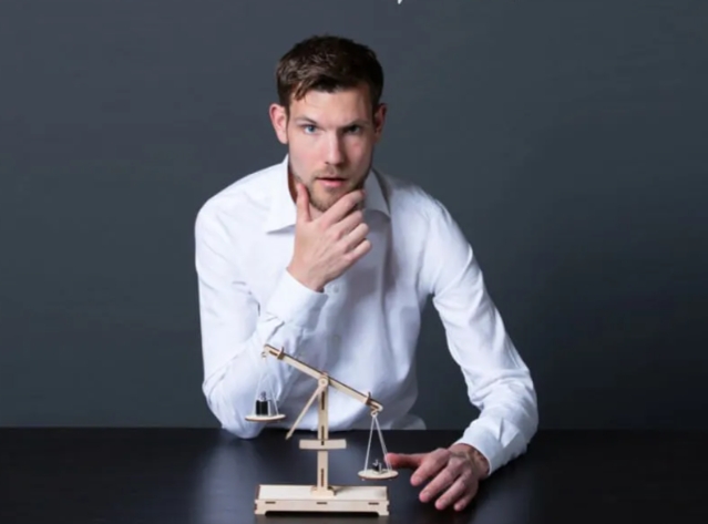 HOFtheater: Tobi Kooiman heeft met zijn wiskundige brein een hilarische kijk op het leven