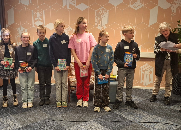 Jakob Buijvoets en Suus Hutten winnen voorleeswedstrijd Raalte