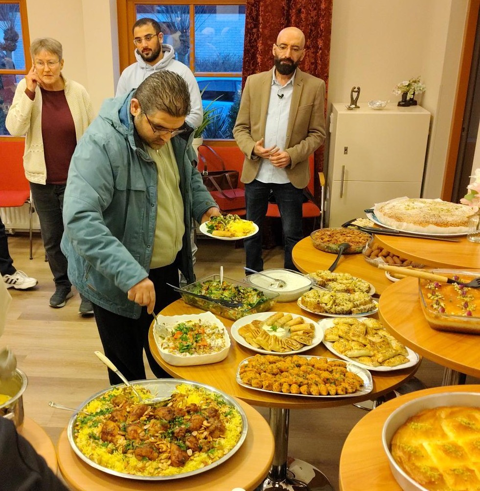 Samen eten en stemmen: Iftar in Olst-Wijhe