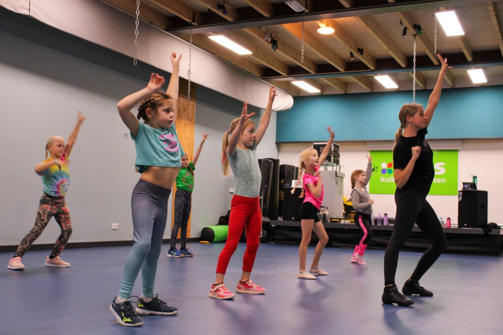 Dans- en muzieklessenseries voor kinderen in Raalte en Heeten