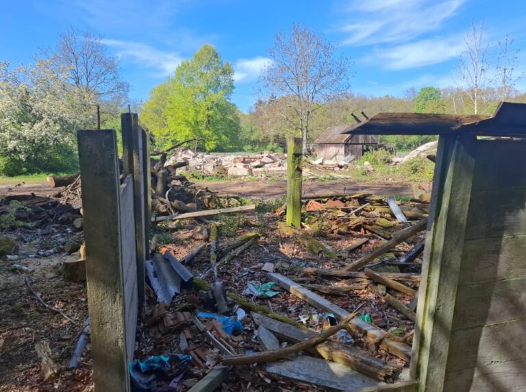 Uitgebreide vervallen boerderij op Het Reelaer aangestoken