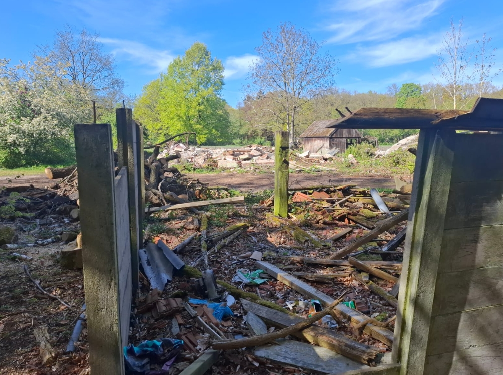 Uitgebreide vervallen boerderij op Het Reelaer aangestoken