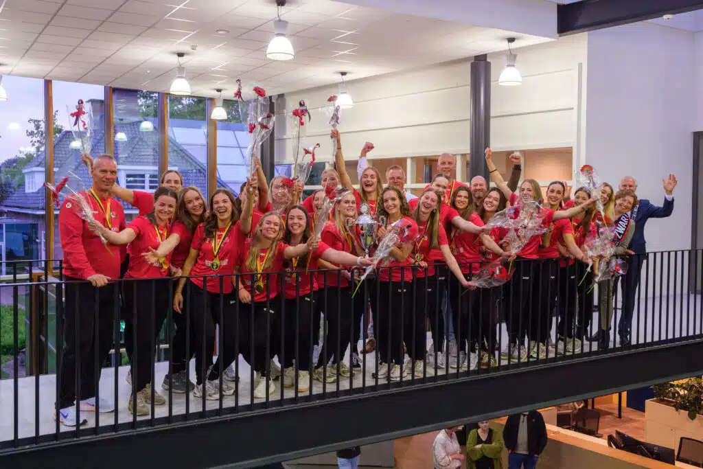Gemeente Raalte huldigt handbalsters van Kwiek