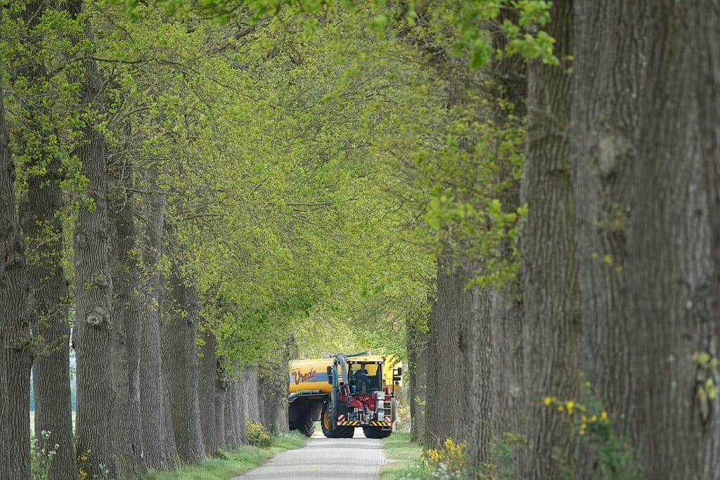 Sjaak Bruggeman trekker met drijfmesttank