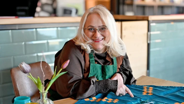 Mija Almira stopt als organisator bij ‘Aan Tafel Bij…’